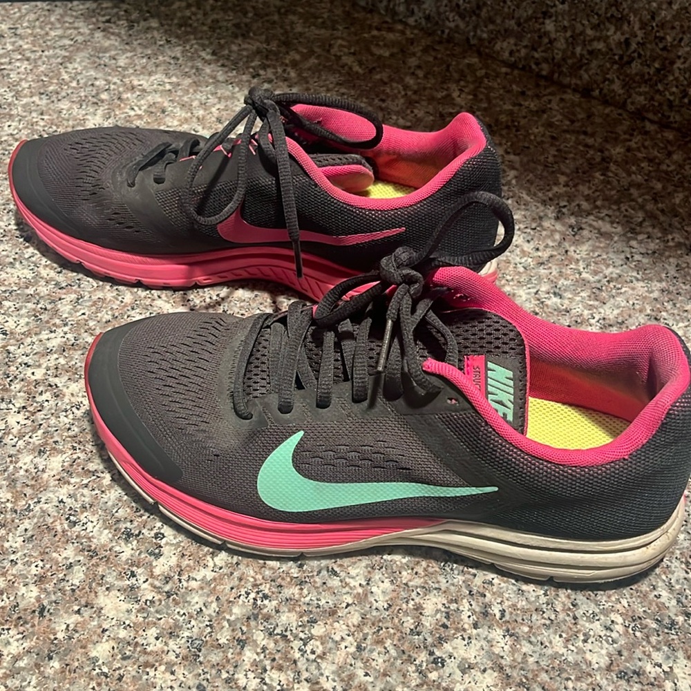Nike Shoes | Nike Women’s Running Shoes Black/Pink Size 8